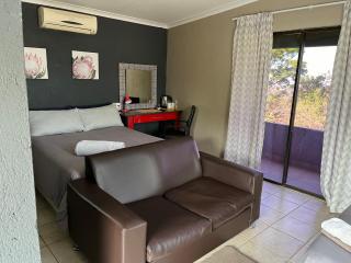 Mlakalaka Guesthouse - - 0