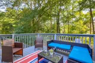 Family Home with Deck and Pool in Stockbridge! - Stockbridge - 0