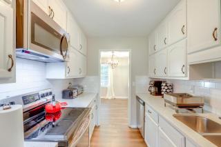 Deck and Game Room Family Home in Stockbridge! - 1