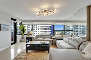 Breathtaking 2 Bedroom Condo w Beach Service 919 - Miami Beach - 2
