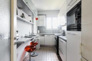 Homz AH07 Top floor 2-bedroom flat near Kallimarmaro - Atene - 1