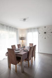 Belle villa familiale à la campagne et sa piscine - 9