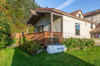Studio-Alaska's Point of View-Private-intown - 7