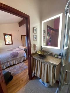 Studio-Alaska's Point of View-Private-intown - 3
