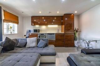 Nottingham Central Apartment with Balcony and Two Bedrooms - Nottingham - 4