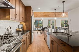 Spring Creek Luxury - managed by Little Sister Getaways - 2