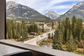 Mountain Dreams Penthouse Hot Tub & Panoramic Views New in Spring Creek - Canmore - 2