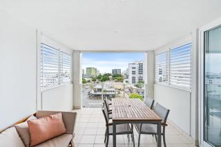 Belle Escapes 710 Elevated CBD getaway with magical views - Cairns - 6