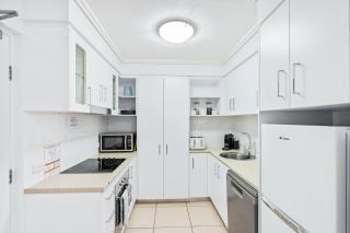 Belle Escapes 710 Elevated CBD getaway with magical views - Cairns - 4