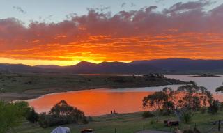 Wild Pines Waterfront Guesthouse Sauna BBQ Pet Friendly - Jindabyne - 9