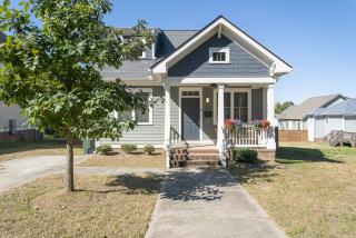 Fam-Biz Friendly 3BD with Fire pit & BBQ - Downtown - Raleigh - 8