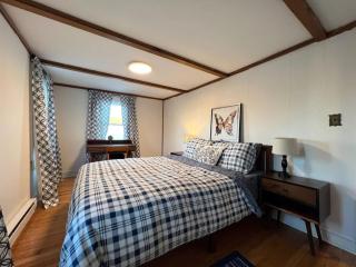 Quaint Renovated Single Family - 6