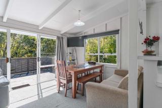 Duck Inn - Lake Taupo Holiday Home - Turangi - 3
