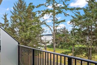 The Beach House at Saratoga Modern Beach Oasis - 5