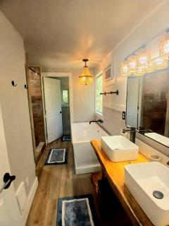 Waterfront Container House In A Magical Forest! - Waller - 3