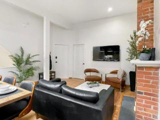 Historic Old Victorian with Deck and Parking - 8