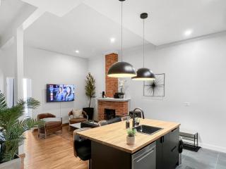 Historic Old Victorian with Deck and Parking - 0