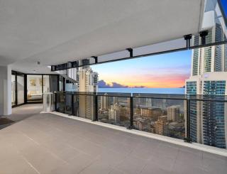 Sub-Penthouse Dream in Circle on Cavill - Gold Coast - 6