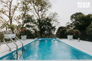 StayVista at Tellado Adagio - Infinity Pool - Siolim - 9