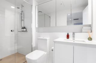 Stunning Bay and Lake Views Apt w Balcony and Wi-Fi - 6