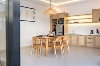 Villa Castillo Modern 2 BR Villa in Canggu Aircon Living - 5