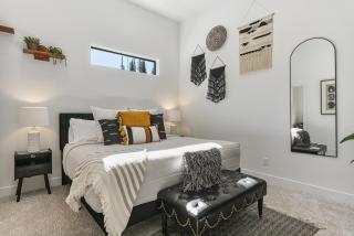 9005B - Luxury Two Bedroom Den home - Solitude - 4