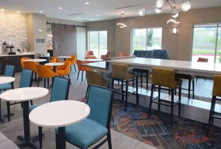 La Quinta Inn & Suites by Wyndham Sulphur Lake Charles - Sulphur - 5