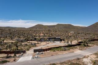 Dragonfly by Fieldtrip Luxe Oasis w Resort Pool - Yucca Valley - 3