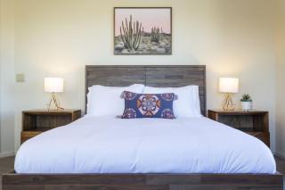 Summit House Joshua Tree Iconic Mountain Estate with Spa Ping-Pong Pool Table Fire Pit - Yucca Valley - 1