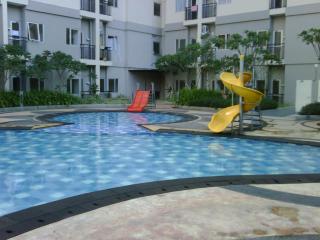 Cozy Stay 1BR at Maple Park Sunter Apartment By Travelio - Jakarta - 5
