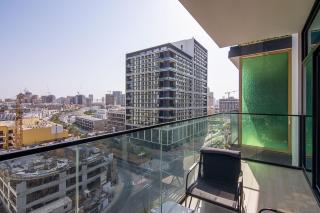 Binghatti Emerald, JVC- Charming 1-BR Apartment - Dubai - 3