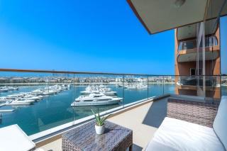 Serene 3-Bedroom with Waterfront Marina Views in Palm Jumeirah - Dubai - 0