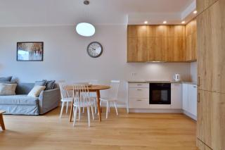 Jasny Apartament 3city w Gdańsku z Parkingiem by Noclegi Renters - 1
