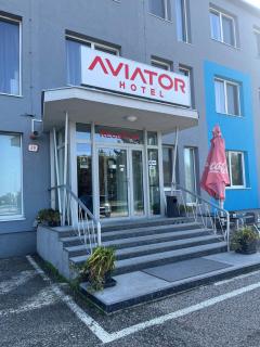 Aviator Garni Hotel Bratislava - Bratislava - 0
