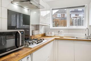 Spacious 3-Bed Home in Luton with Free Parking - Luton - 2