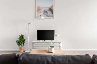 Chic City Views Modern Comfort Near Southern Cross - 0
