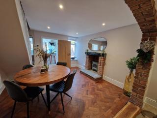 Modern & Cosy 3 bedroom Cottage Near Brecon Beacons & Bike Park Wales - Cefn-coed-y-cymmer - 1