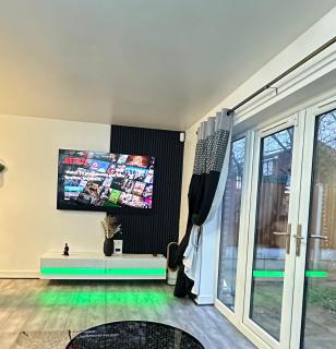 Private bedroom in a Home Next to Coop Live and Eithad Stadium - 0