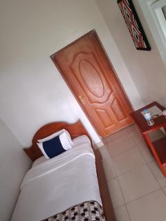 EAR KEN BARHAM GUESTHOUSE - Rwumba - 5