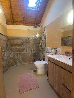 Nascente, place in nature next to a waterfall - Loureiro - 1