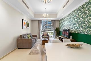 Chic 1BR APT with Pool and Gym - Dubai - 8