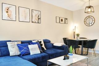Modern 2BR Aylesbury Home, Sleeps 3, Parking, Work, Leisure, Friendly - 0