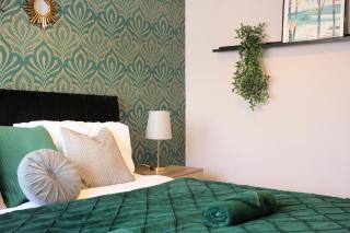 Elegant 2BR Aylesbury Home, Sleeps 4, Parking, Work, Leisure, Friendly - 9