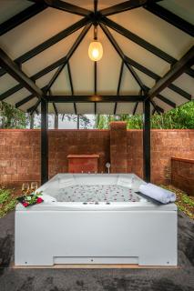 SaffronStays The Glass Grove - Romantic 1BR Glasshouse Retreat with Jacuzzi & Hill Views - 8