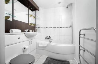 2 bedroom apartment with balcony and parking - 9