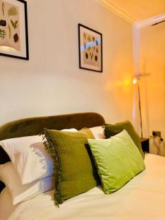 Three Bedroom House in Manchester - Manchester - 8