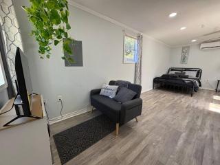 Bright & Comfortable Bungalow! - East Tulsa - 7