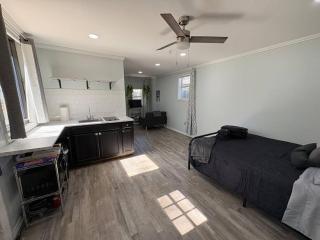 Bright & Comfortable Bungalow! - East Tulsa - 5