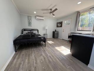 Bright & Comfortable Bungalow! - East Tulsa - 3
