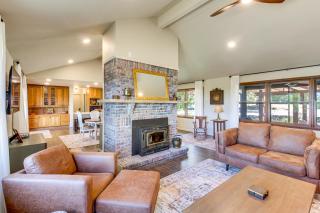 Kansas Gem with Fire Pit and Views 10 Mi to Dtwn! - 8